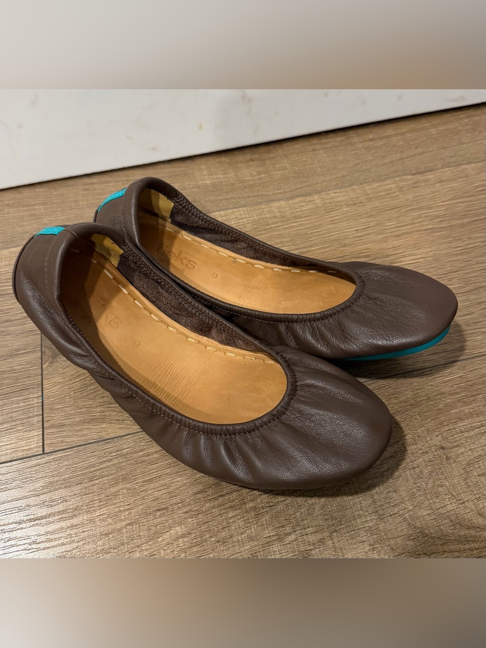 Tieks Gavrielli Brown Leather Ballet Flats with Teal Accent, size 9